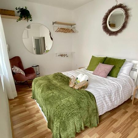 Stay In Aux, Feel At Home ! 2 Room Apartment Central Incl All You Need For 4 Person, 24H Check In, Pkw Parking Only Аугсбург Экстерьер фото